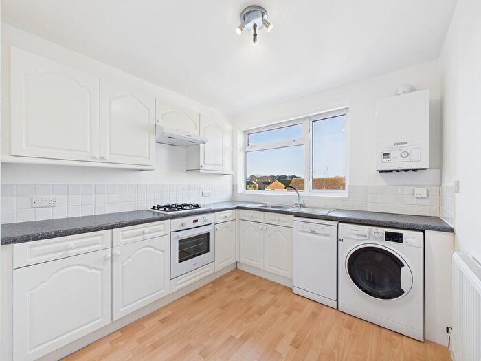 2 Bedroom Flat To Rent In The Causeway, Goring-by-sea, Worthing, BN12