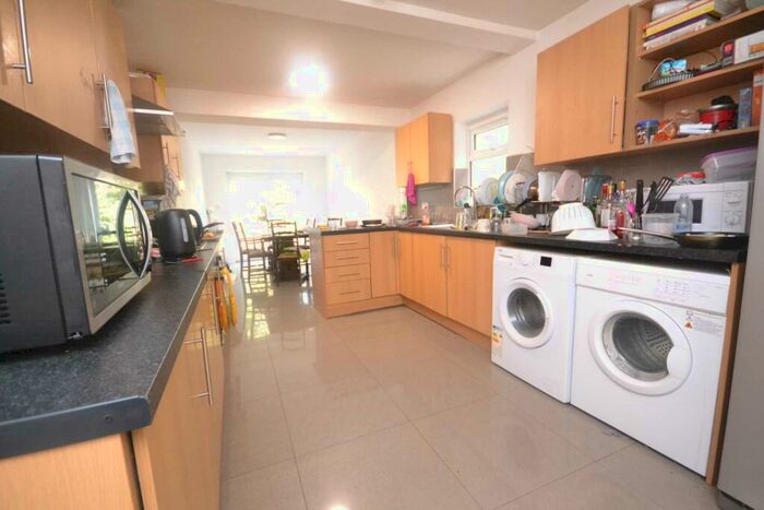 6 Bedroom Terraced House To Rent In London Road, Reading, RG1