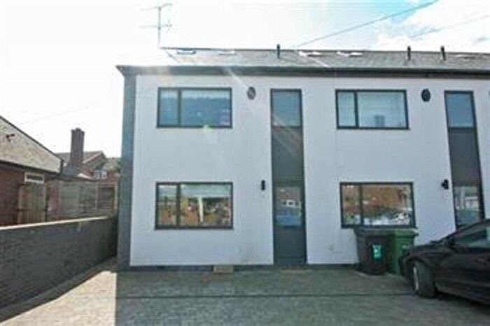 3 Bedroom House To Rent In Kingcroft Road, Harpenden, AL5