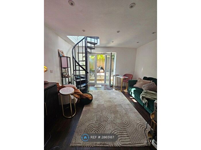 3 Bedroom Maisonette To Rent In Southchurch Ave, Southend, SS1