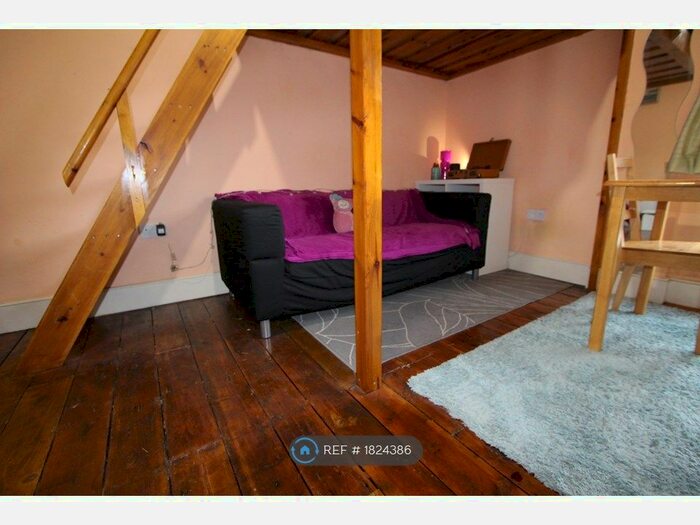 Studio To Rent In Mountfield Road, London, N3