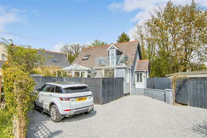 2 Bedroom Detached Bungalow For Sale In Whitland, SA34