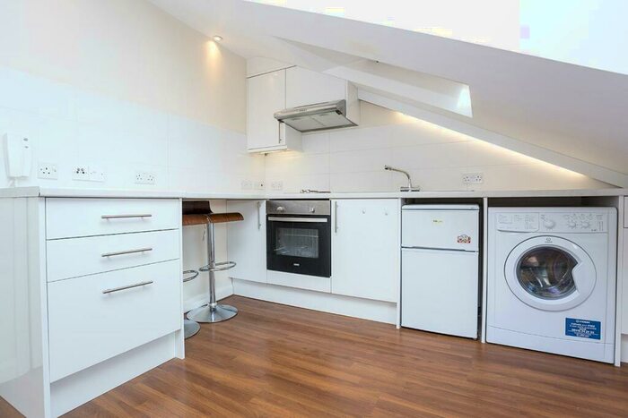 Studio To Rent In Bunns Lane, Mill Hill Broadway, London, NW7