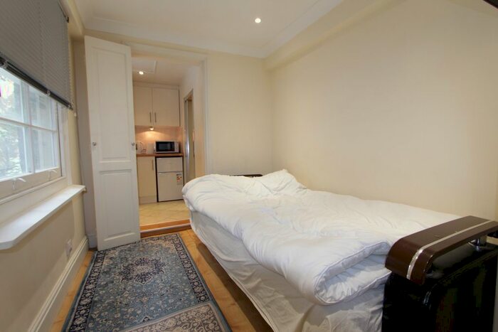 Studio To Rent In Edgware Road, London, W2