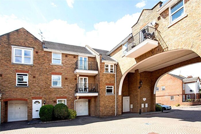 2 Bedroom Flat For Sale In Cedar Terrace, Richmond, TW9