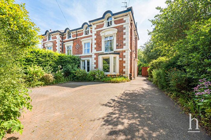 2 Bedroom Flat For Sale In Grosvenor Place, Prenton, CH43