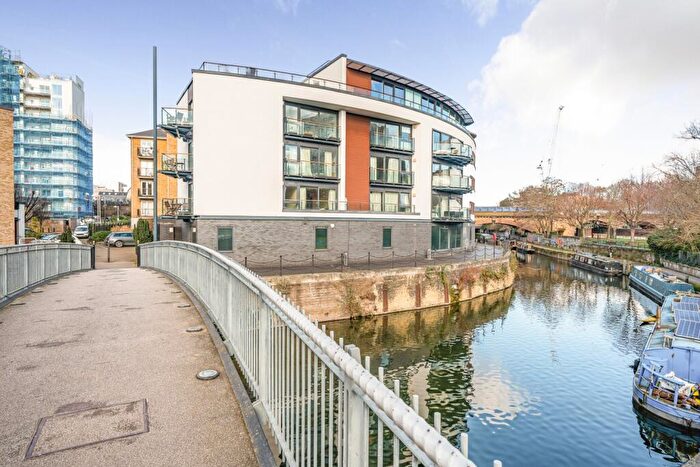 2 Bedroom Flat For Sale In Basin Approach, London, Greater London, E14