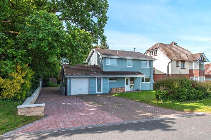 4 Bedroom Detached House For Sale In Alverstone Road, Whippingham, PO32