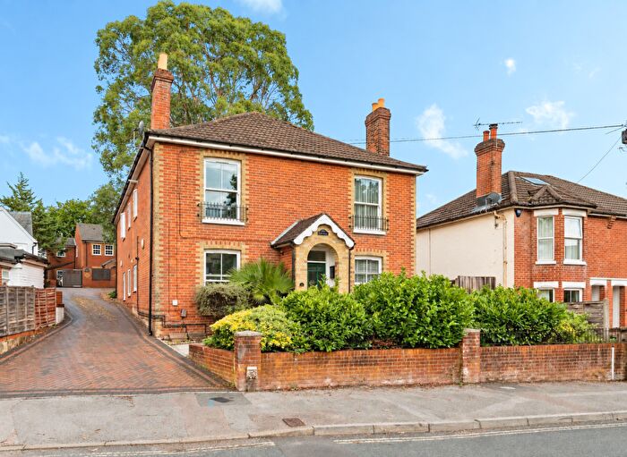 2 Bedroom Flat For Sale In Victoria Road, Netley Abbey, Southampton, SO31