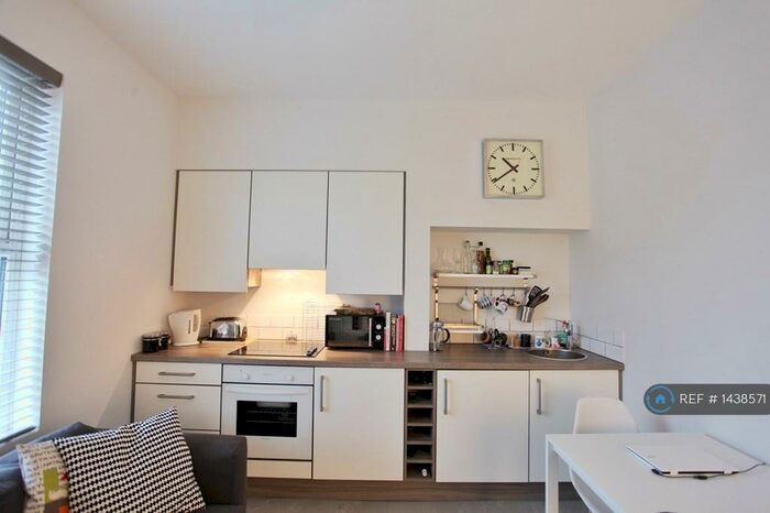 1 Bedroom Flat To Rent In Clyde Road, Manchester, M20