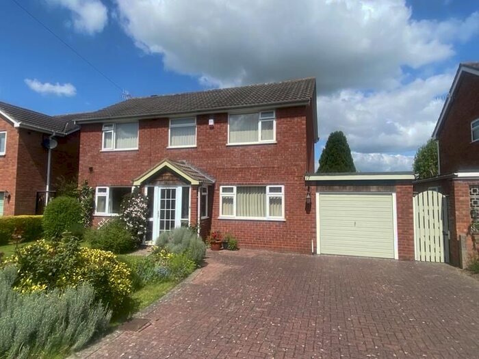 3 Bedroom Detached House For Sale In Teme Avenue, Malvern, Worcestershire, WR14