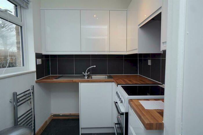 Studio To Rent In Oakworth Drive, Halfway, Sheffield, S20