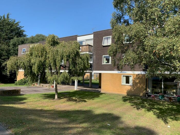 1 Bedroom Flat To Rent In St Georges Close, Highcliffe, BH23
