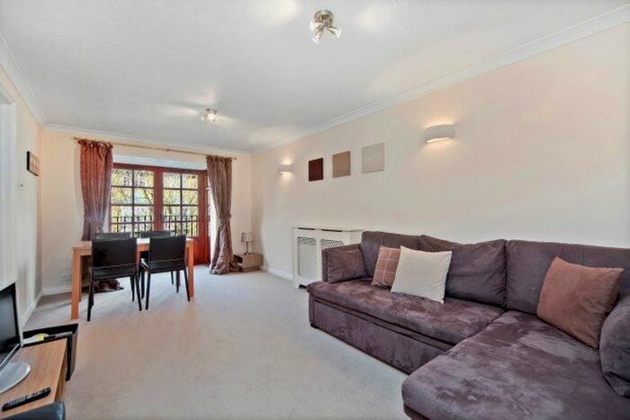 1 Bedroom Flat To Rent In Selhurst Close, London, SW19