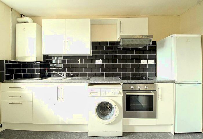 1 Bedroom Maisonette To Rent In Courtenay Road, London, E17