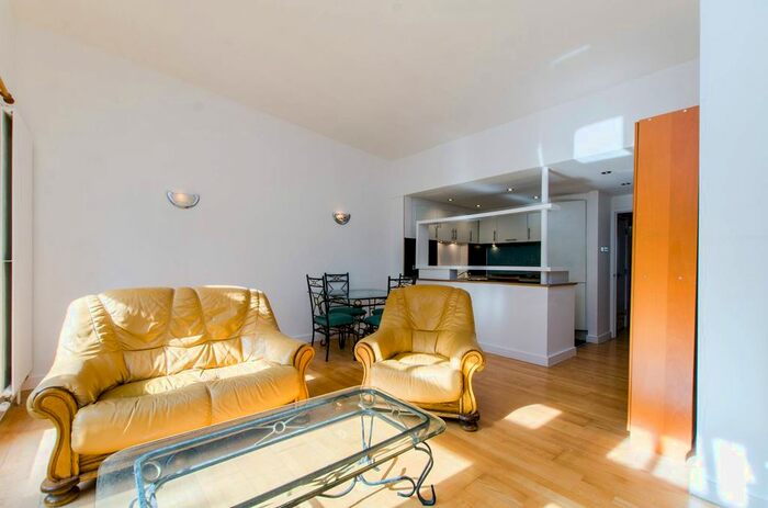 2 Bedroom Flat To Rent In Mile End Road, Whitechapel, London, E1