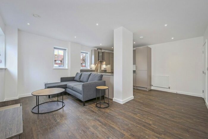 2 Bedroom Flat To Rent In Cezanne Road, London, W3