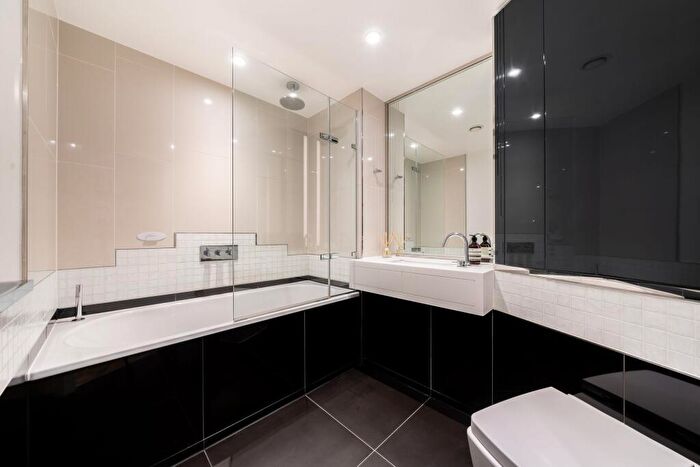 2 Bedroom Apartment To Rent In Eagle Point, City Road, London, EC1V