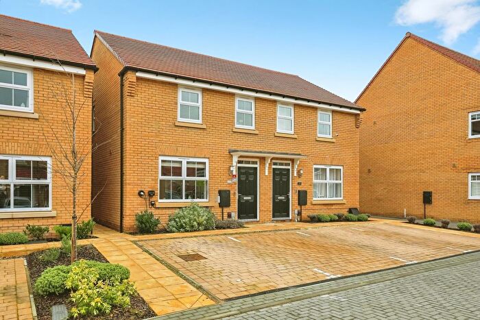 3 Bedroom Semi Detached House To Rent In Chambers Way, Huntingdon, PE29