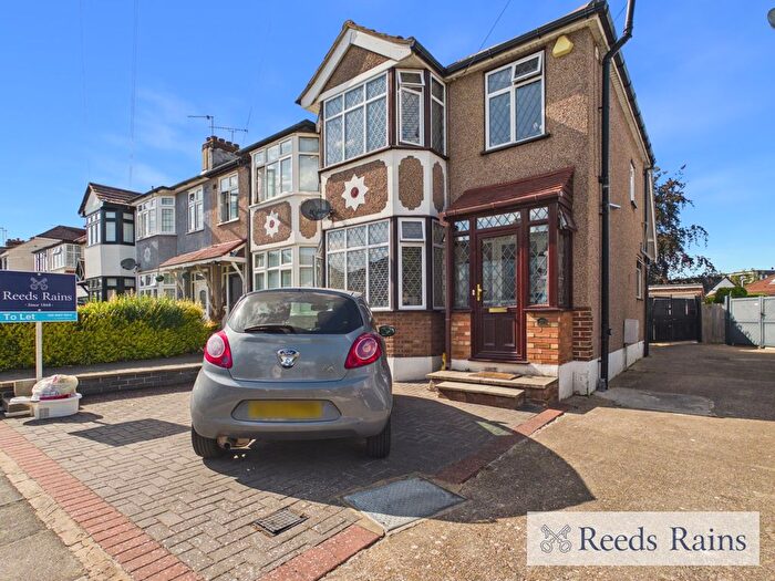 3 Bedroom Semi Detached House To Rent In Belgrave Avenue, Romford, RM2