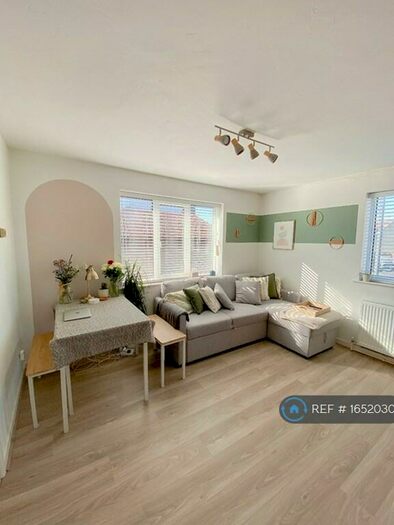 1 Bedroom Flat To Rent In Two Mile Court, Bristol, BS15