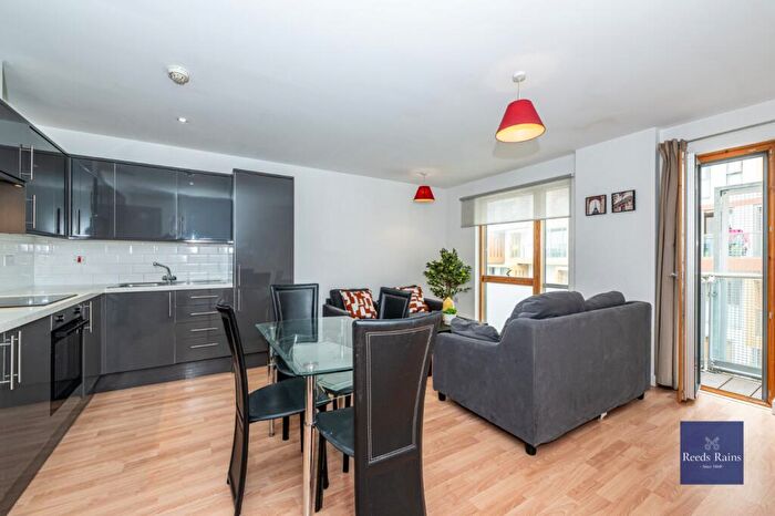 3 Bedroom Apartment To Rent In Crampton Street, London, SE17