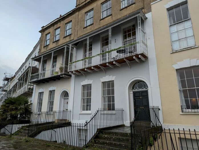 2 Bedroom Apartment To Rent In First Floor Flat, Royal York Cresent, Bristol, BS8