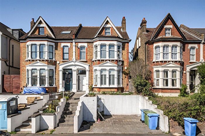 3 Bedroom Flat For Sale In Underhill Road, London, SE22