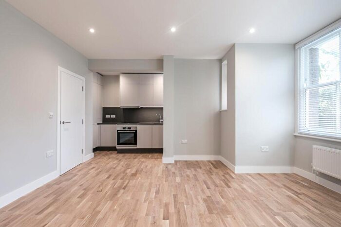 2 Bedroom Flat To Rent In Palm Court, NW3