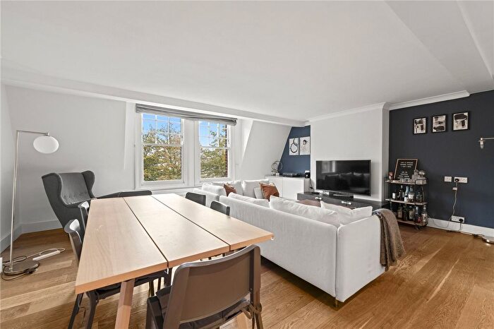 2 Bedroom Flat For Sale In Richmond Road, East Twickenham, TW1