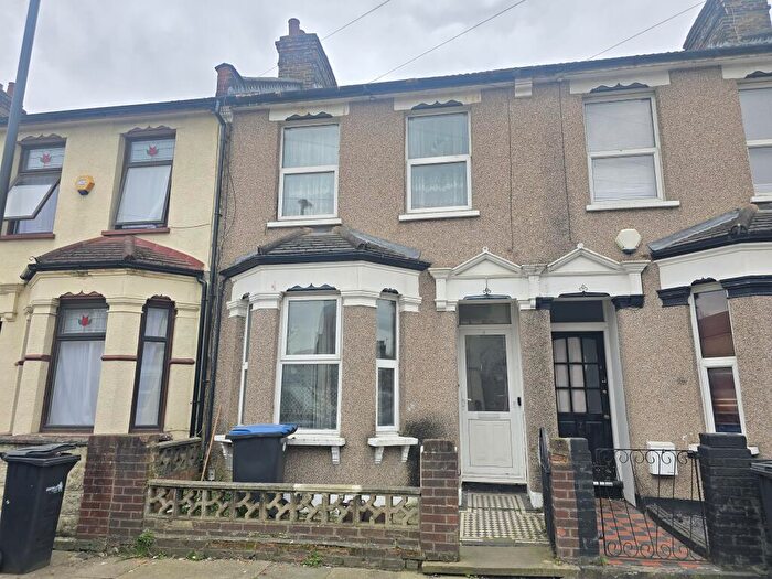 3 Bedroom House To Rent In North Road, Edmonton, N9