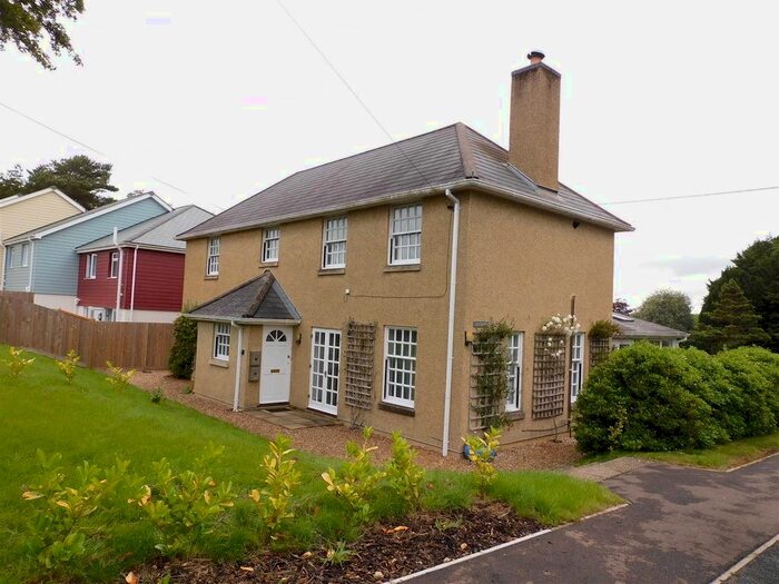 2 Bedroom Flat To Rent In Shire Lane, Lyme Regis, DT7