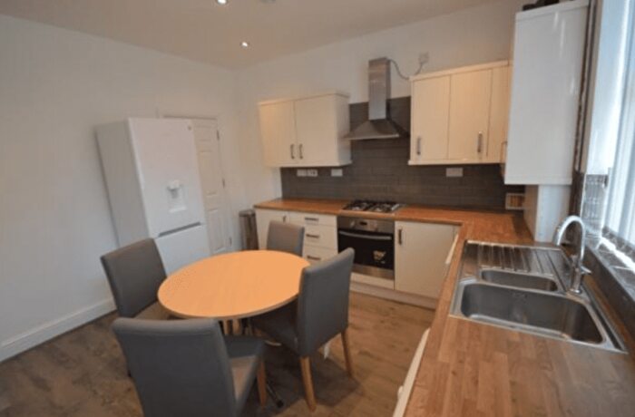 4 Bedroom Semi Detached House To Rent In Welton Grove, Leeds, West Yorkshire, LS6