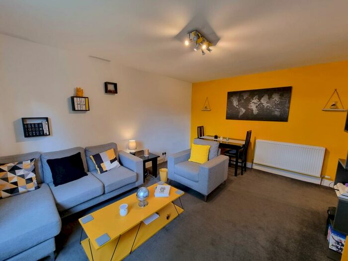 2 Bedroom Flat To Rent In Eday Drive, Summerhill, Aberdeen, AB15