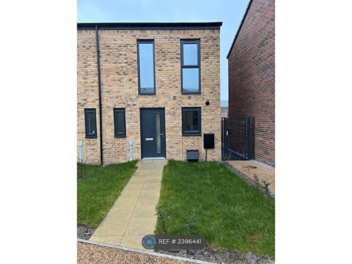 2 Bedroom End Of Terrace House To Rent In Furlong Way, Salford, M6