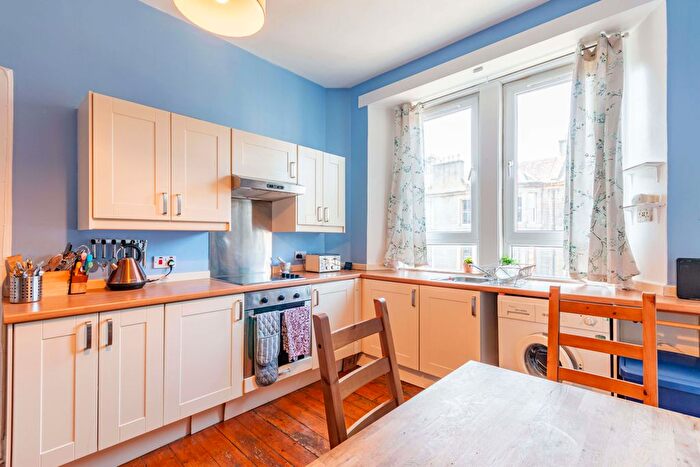 1 Bedroom Flat To Rent In St Peter's Place, Edinburgh, EH3