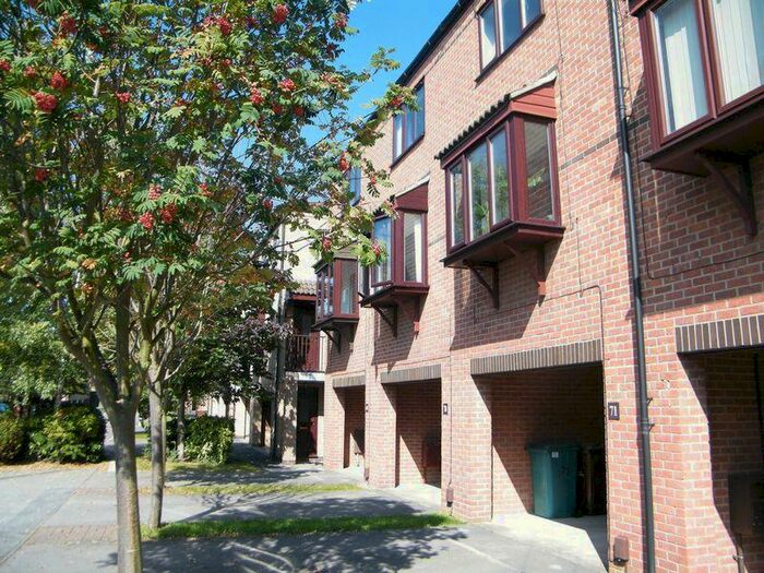 3 Bedroom Town House To Rent In Lenton Manor, Nottingham, NG7