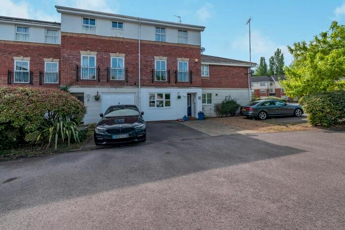 4 Bedroom Property To Rent In Evensyde, Watford, WD18