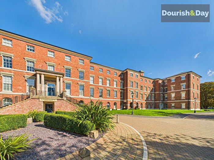 2 Bedroom Flat For Sale In St. Georges Parkway, Stafford, ST16