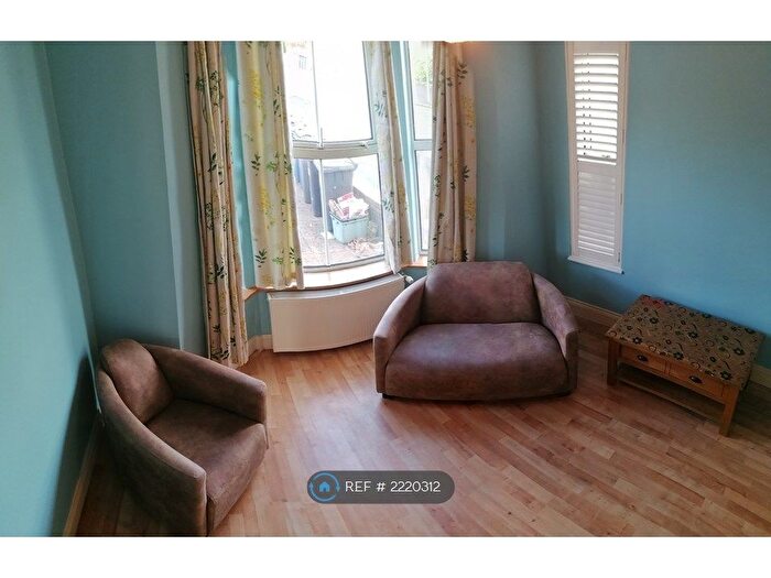 1 Bedroom Flat To Rent In Totteridge Road, High Wycombe, HP13