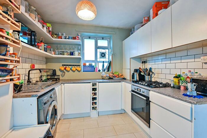 3 Bedroom Flat For Sale In Camberwell Road, Camberwell, London, SE5