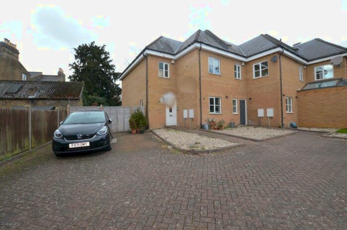 4 Bedroom Flat To Rent In Rojack Road London, SE23