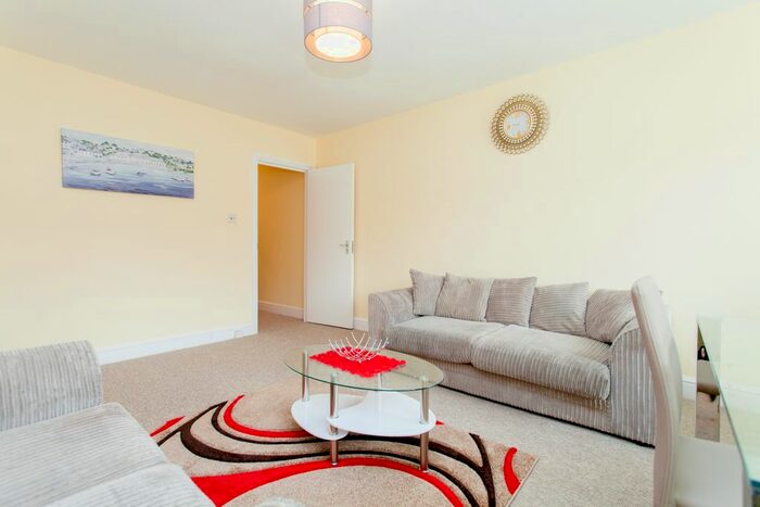 2 Bedroom Flat To Rent In High Road, Tottenham, London, N15