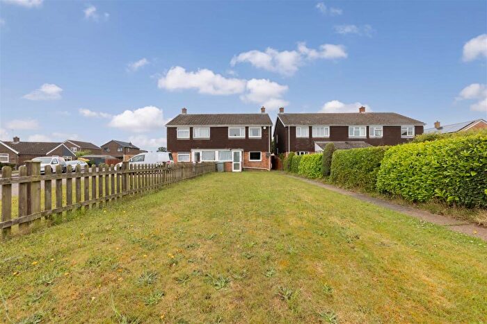 3 Bedroom Semi-Detached House For Sale In Kiln Close, Norwich, NR6