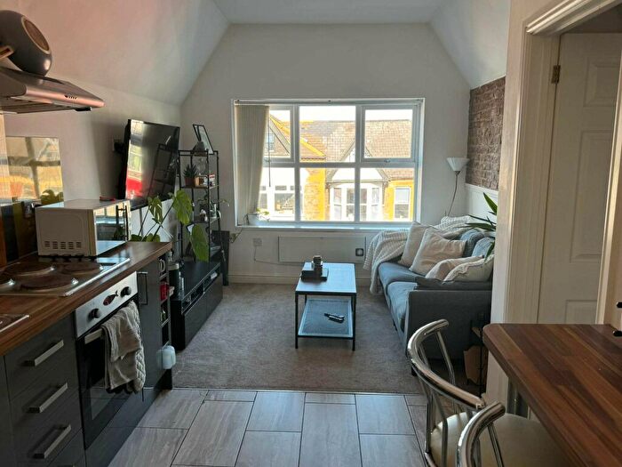 1 Bedroom Flat To Rent In Albany Road, Roath, Cardiff, CF24