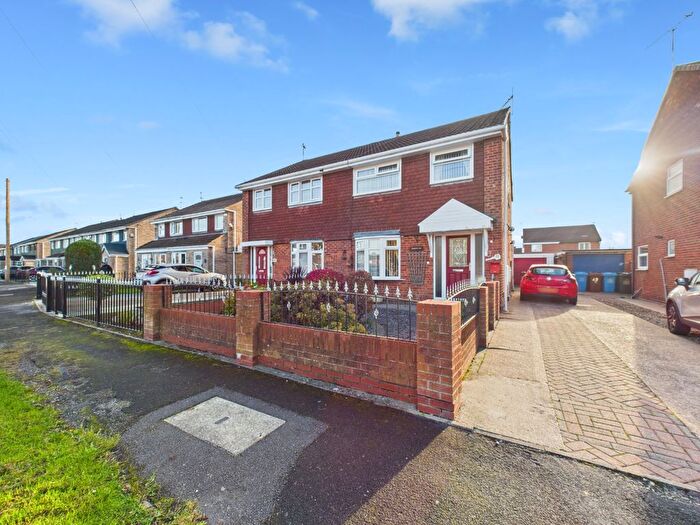 3 Bedroom Semi Detached House For Sale In Grosmont Close, Hull, HU8