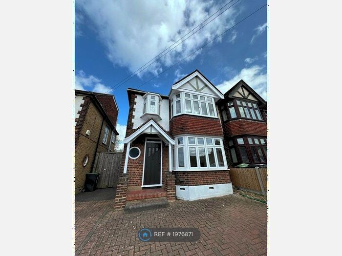 3 Bedroom End Of Terrace House To Rent In Church Road, Buckhurst Hill, IG9