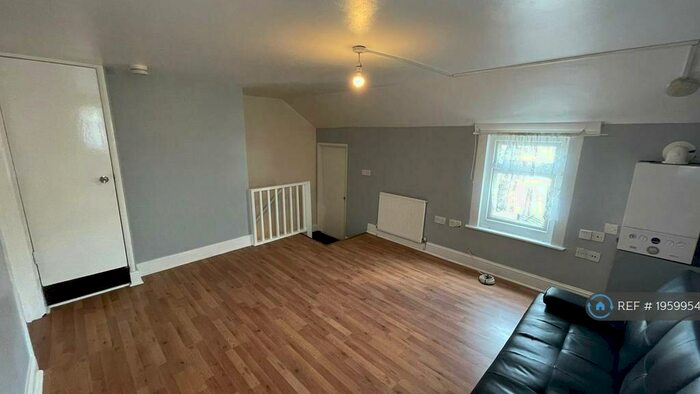 2 Bedroom Flat To Rent In Beulah Road, Thornton Heath, CR7
