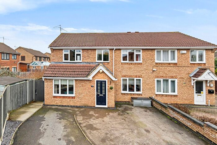 4 Bedroom Semi Detached House For Sale In Swinburne Close, Kettering, NN16