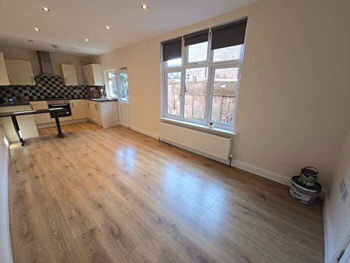 2 Bedroom Flat To Rent In Lyndhurst Road, London, N22
